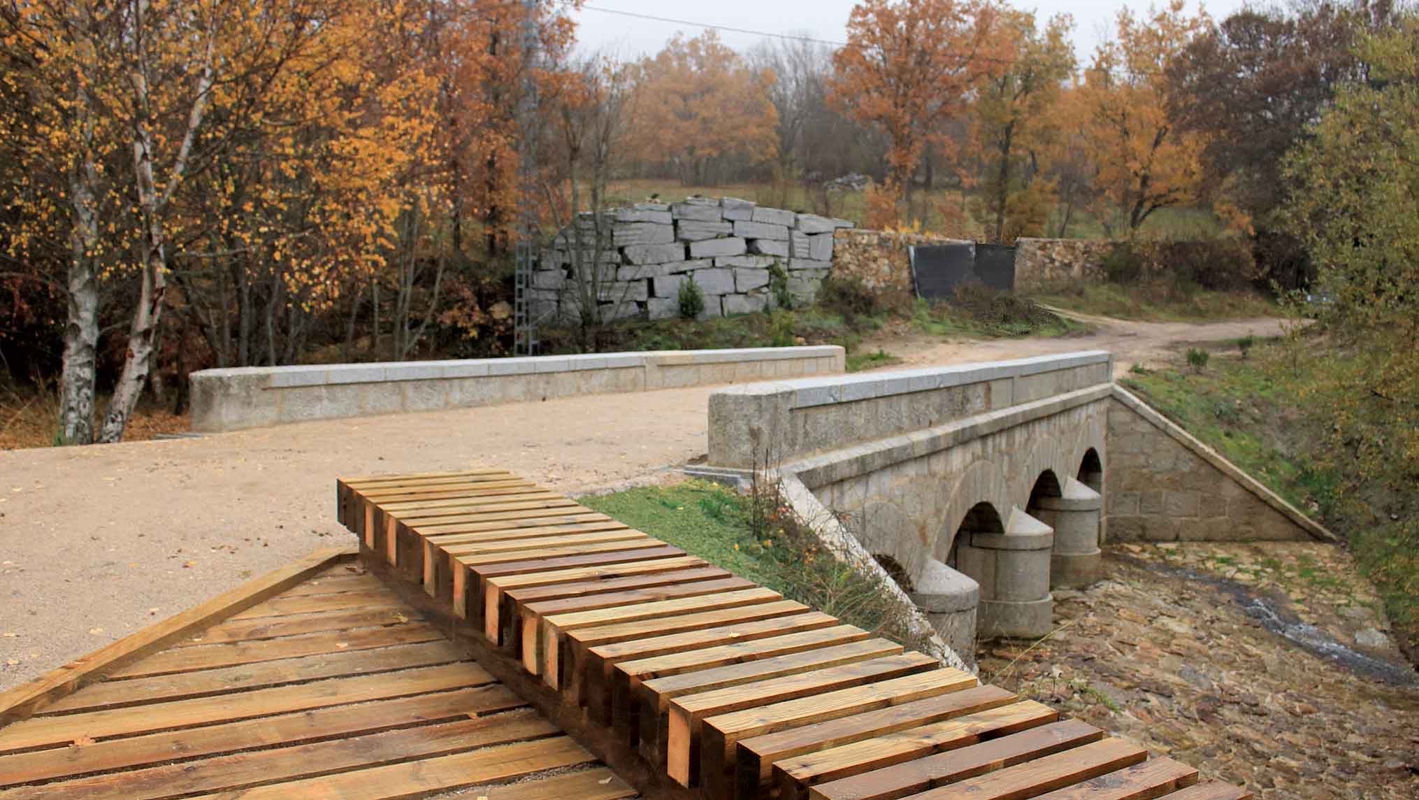 Restoration and landscape improvement of the Stone Bridge in Bustarviejo, Madrid
