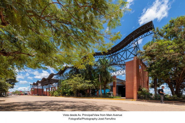 Moxos: Multifunctional urban space.  LIVING IN THE AMAZON